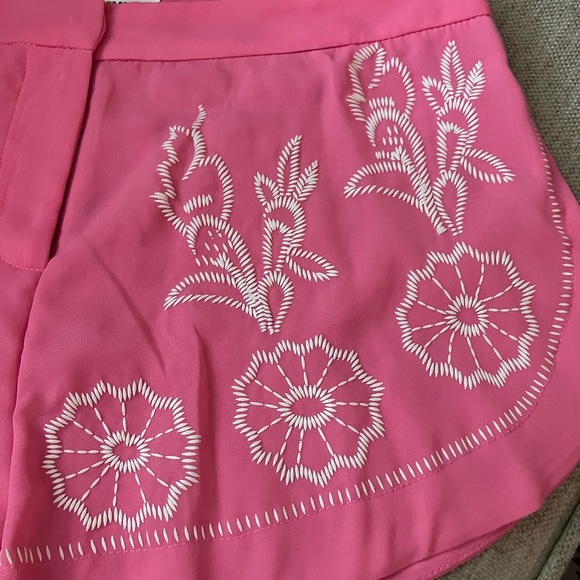 Sans souci pink embroidered shorts - Picture 2 of 5